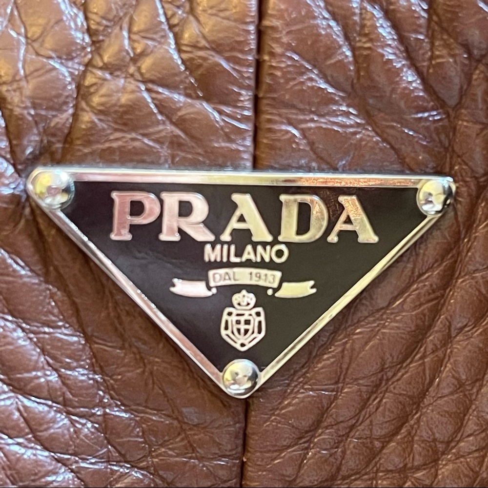 Gorgeous & Unique PRADA - Vitello Daino Buckle Tote Satchel w/authenticity cards - Picture 2 of 16